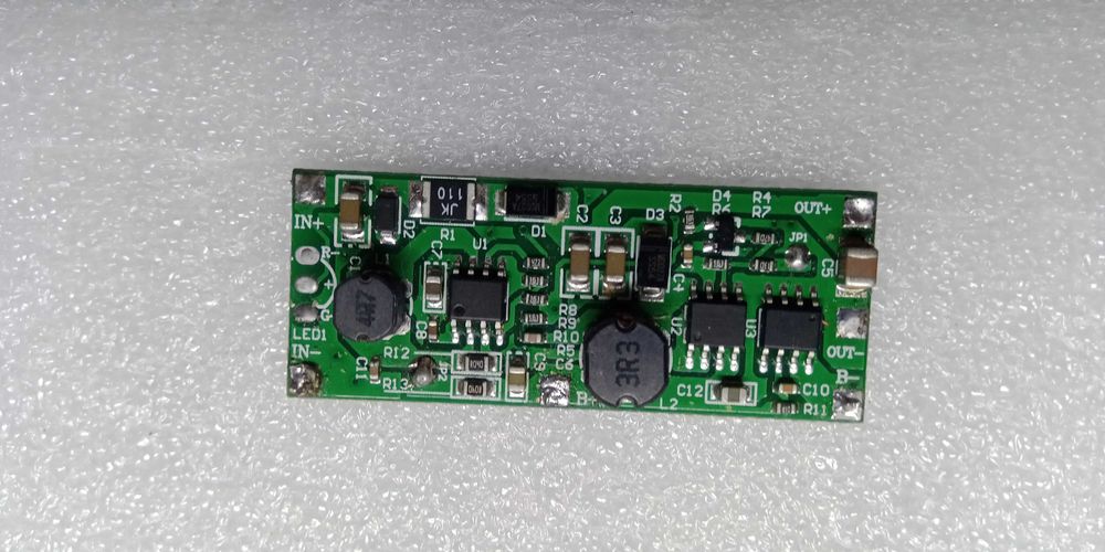 18650 Step Up 12V  9V UPS для роутера 1А