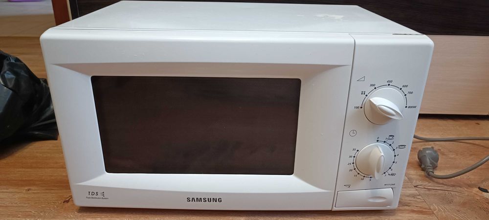 микроволновая печь Samsung M1712NR