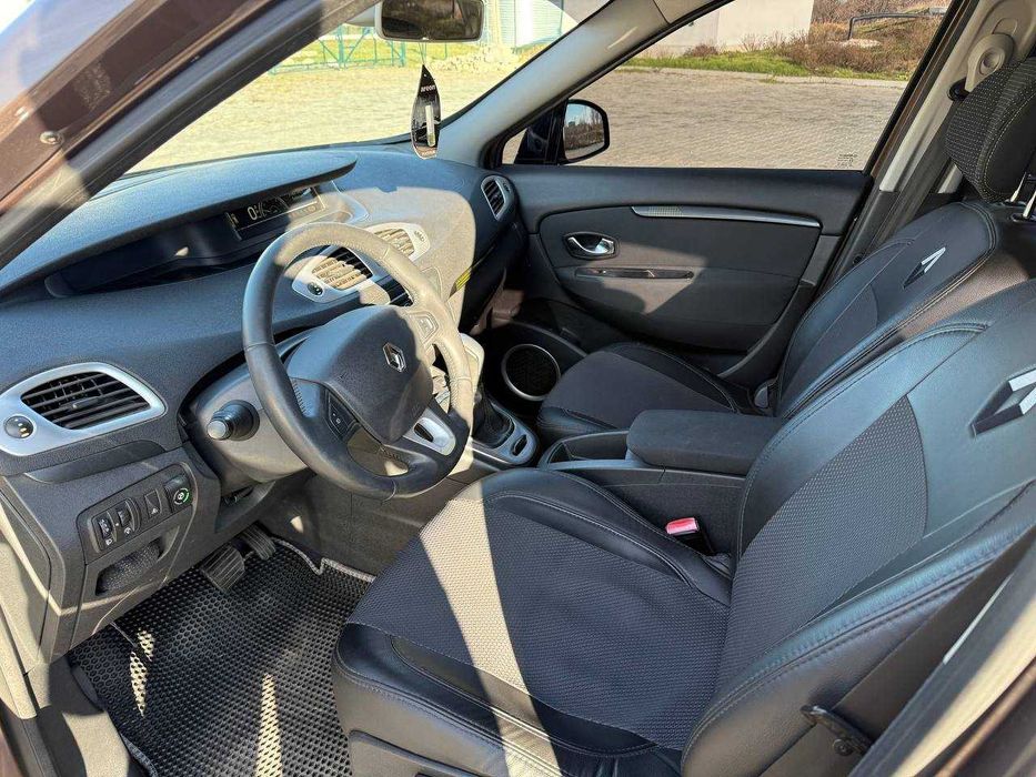 Renault Grand Scénic 3 2010 год 2.0 бензин