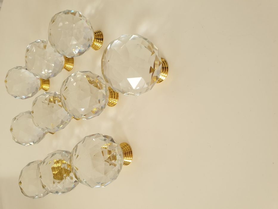 Puxadores de vidro dourados