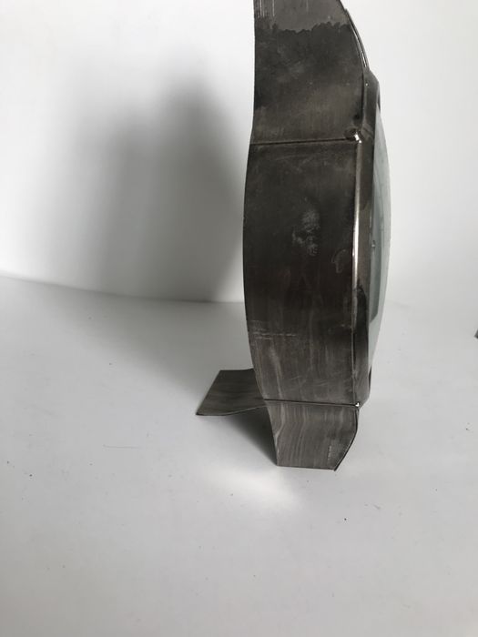 Relogio de estante prateado