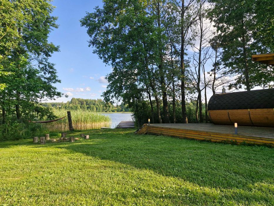 Domek nad jeziorem w Gibach z balią i sauną