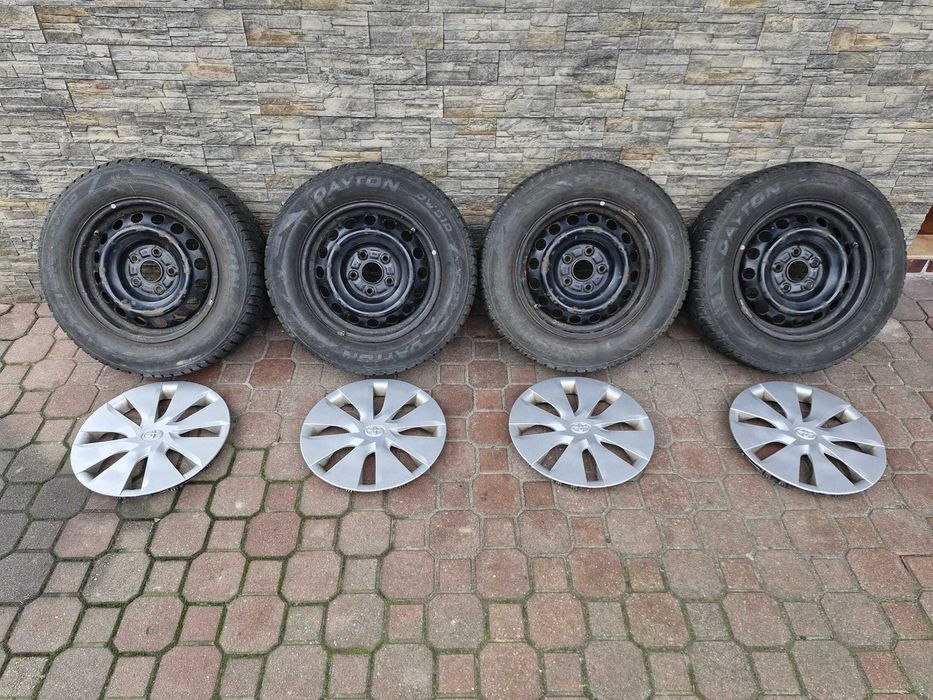 Komplet kół zimowych Toyota 15 cali opony Dayton 195/65