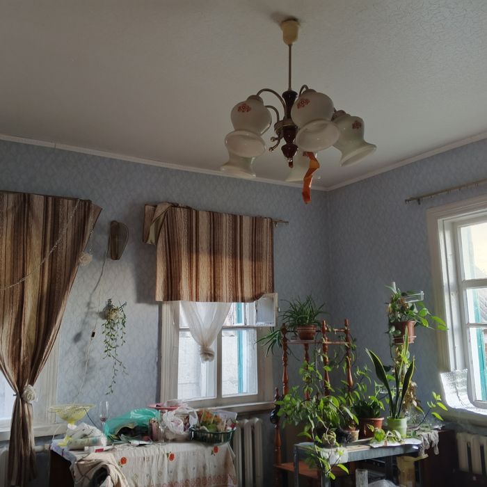 Продаю добротный кирпичный дом в тихом центре г. Мерефа