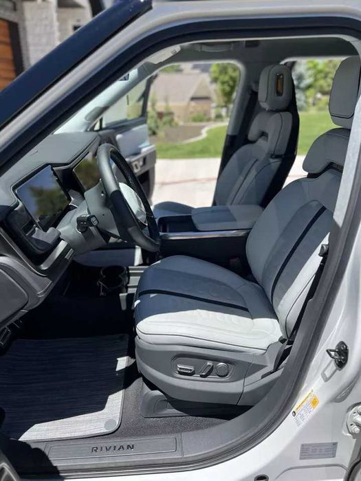 2023 Rivian R1S Adventure