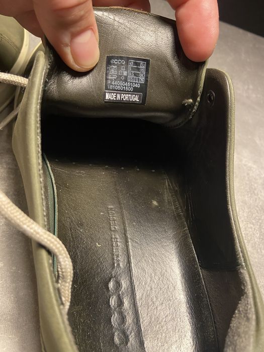 Продам кроссовки ecco