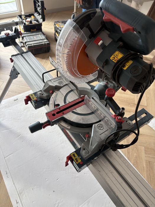 Bosch Piła ukosowa „ukośnica”