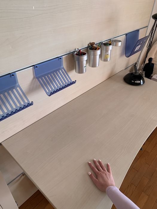 Secretária italiana de design + painel modular + modulo de gavetas + cadeira + acessórios