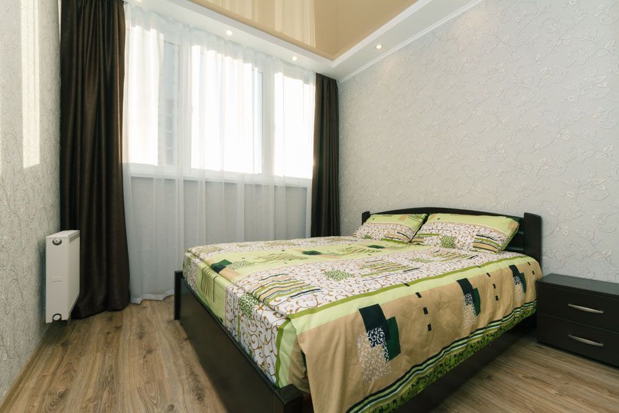 Затишна двокімнатна. При відключенні світла - ліфти працюють, вода є.