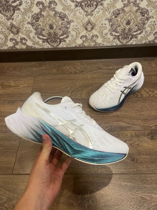 Кроссовки ASICS Novablast 3 размер 42 26.5 см