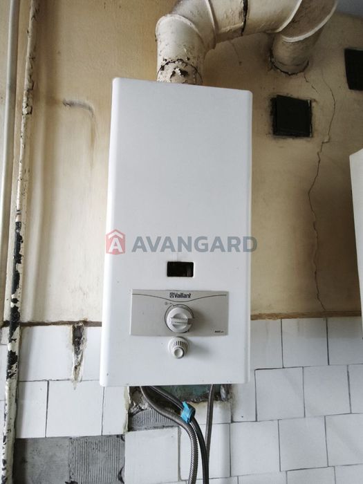 Продам 2 кімнатну квартиру у Центрі. Під ремонт