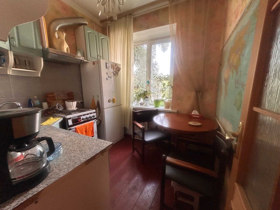 Продам 1 кімнатну квартиру - Більше