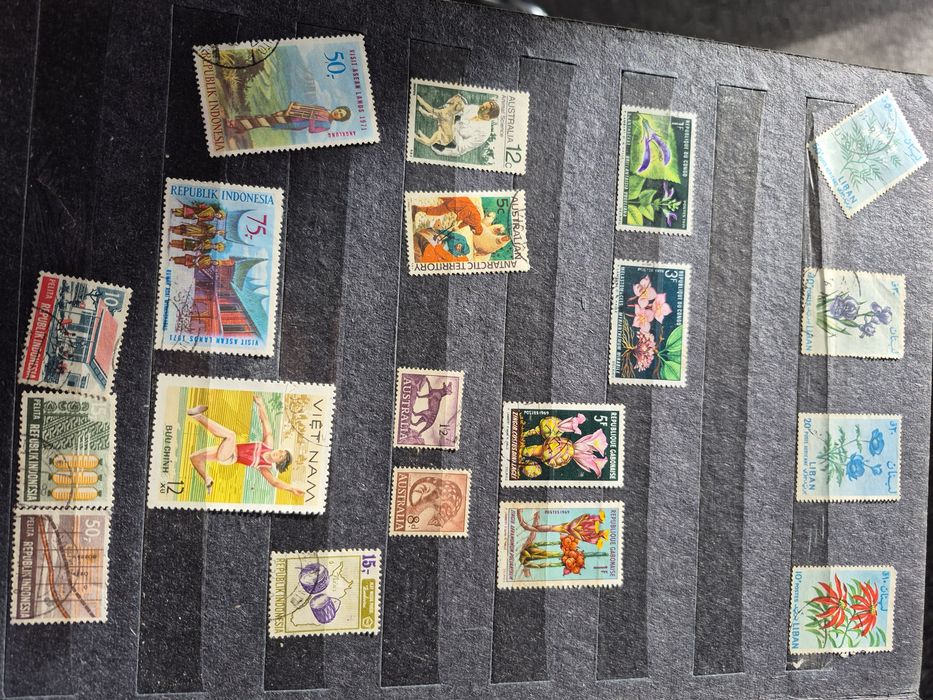 Duży Klaser Znaczków PRL i Świat – Rycerze, Kosmos, Sport, Fauna