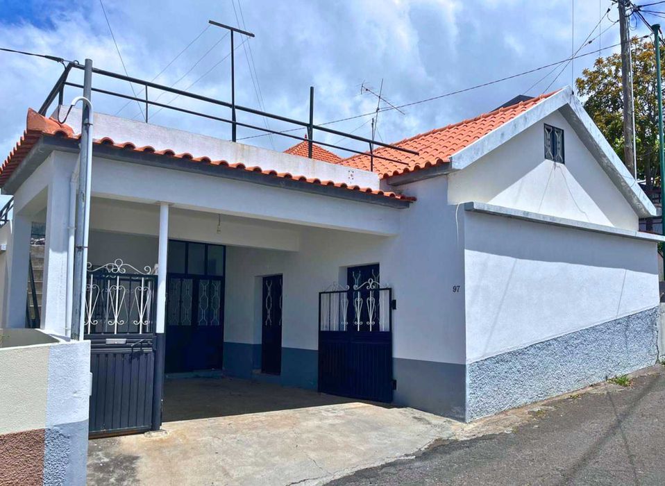 Moradia T2 para arrendamento em Estrada Caminho Lombo do Salão, Calheta