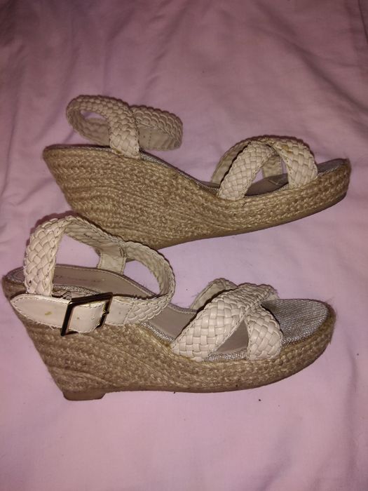 Sandálias cremes da marca Mó tam 37 só 5€ excelente estado