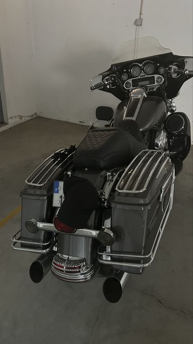 Harley Davidson electra glide flhtk
