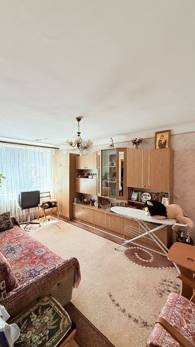 Продам гарну двухкімнатну квартиру.