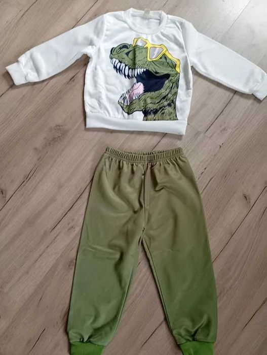 Nowy komplet dla chłopca bluza i spodnie dinozaur 100/104 kremowy