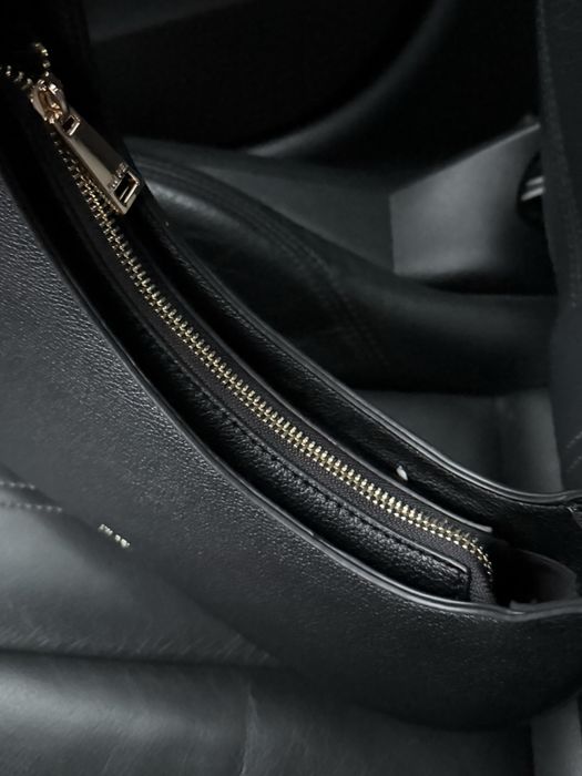 Чорна жіноча сумка JW PEI Harlee