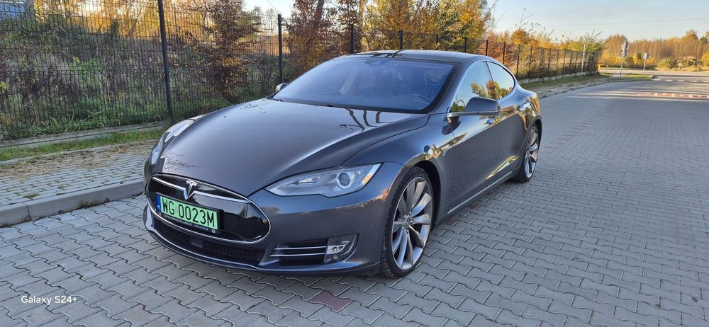 Tesla Model S Tesla S performance free charger 2015