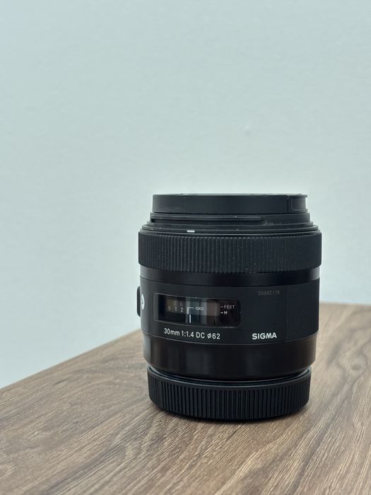 Sigma 30mm f/1.4 DC HSM для Canon EF, 62mm