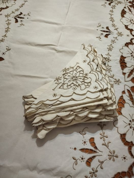 Conjunto toalha + guardanapos de mesa de jantar, feita à mão na Madeir