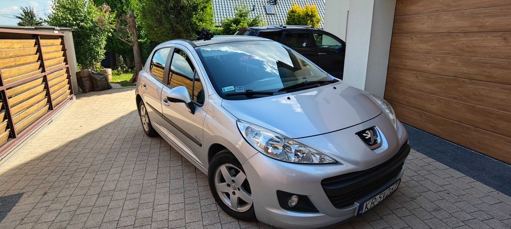 Peugeot 207 1.4 73 KM LPG, 2010 r. - klima, szklany dach, 5 drzwi