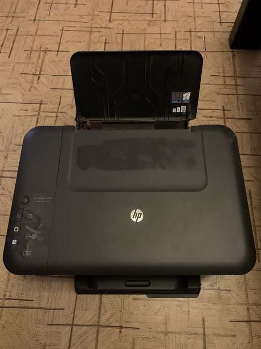 Принтер HP Deskjet 2050 без картриджей