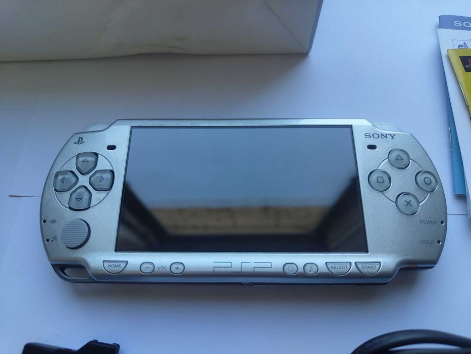PSP-2000 Ice Silver 4Gb