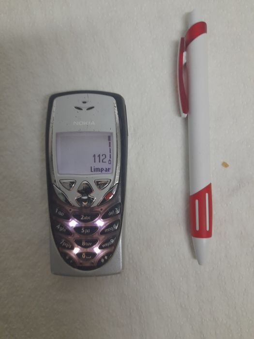 Nokia 8310 c/ carregador