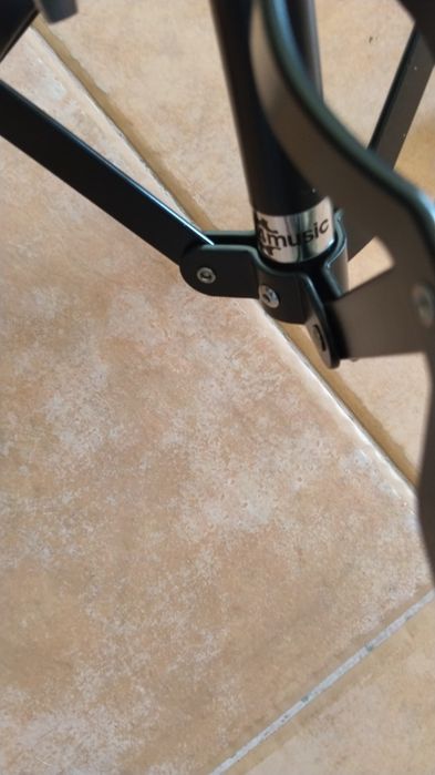 Suporte de tarola da Gear4music e tarola com tamanho  14"/:5.5"