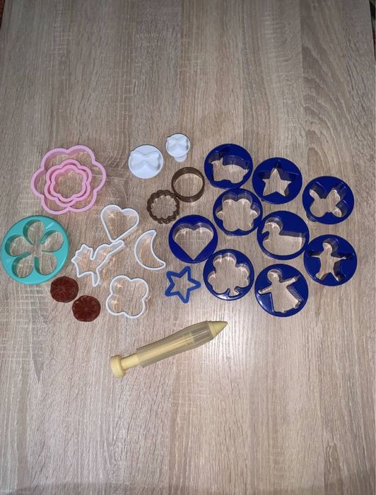 Набір вирубок для пряників з трафаретами