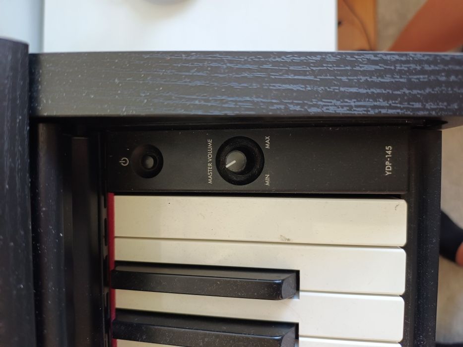 Piano digital Yamaha Arius YDP-145B  (Fatura + Caixa Original)