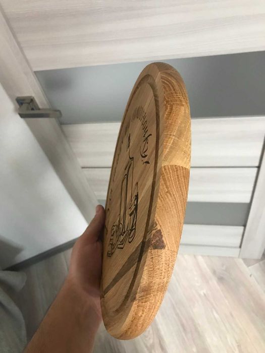 Разделочная кухонная доска из дуба с гравировкой на подарок