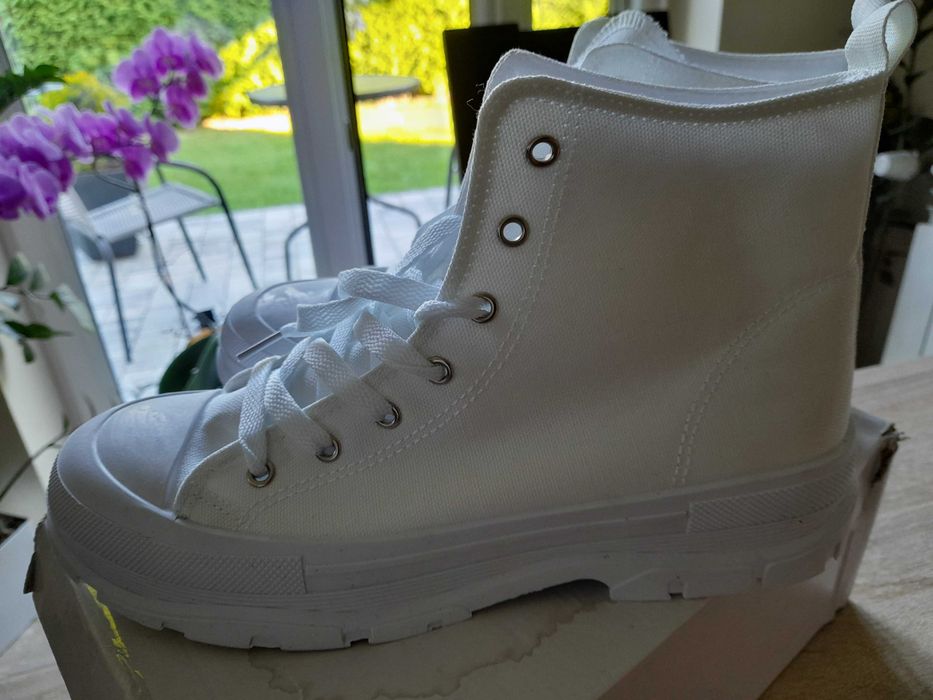 Nowe białe trampki 41