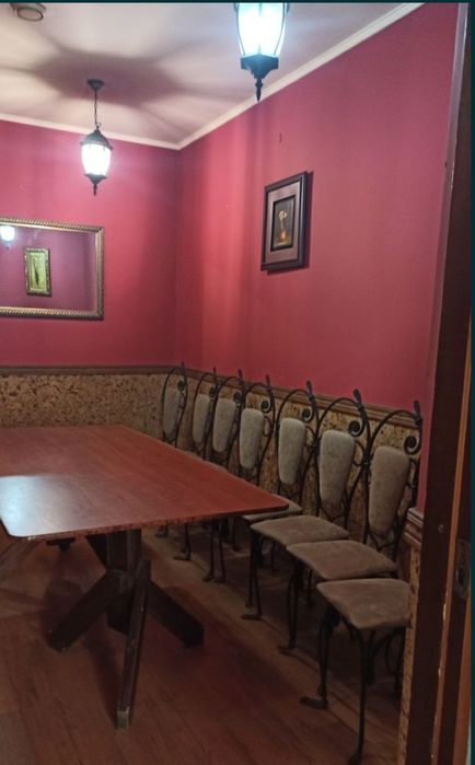 Здається діючий ресторан.