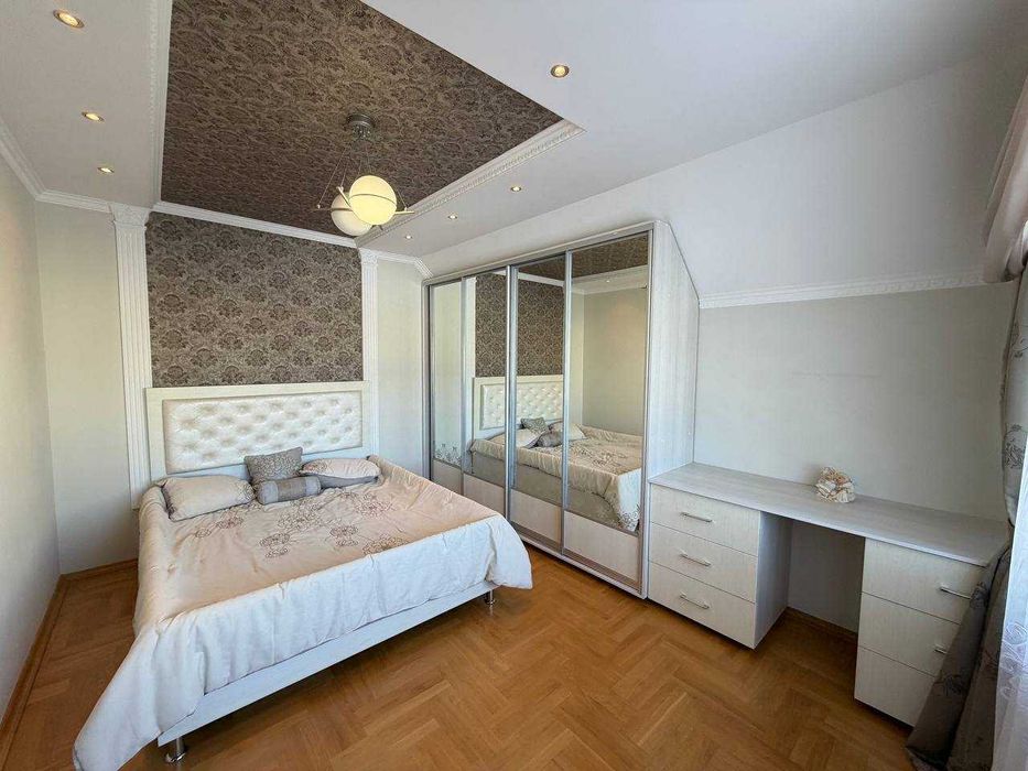 Продається великий будинок з ремонтом і сауною, в Драгомирчанах.