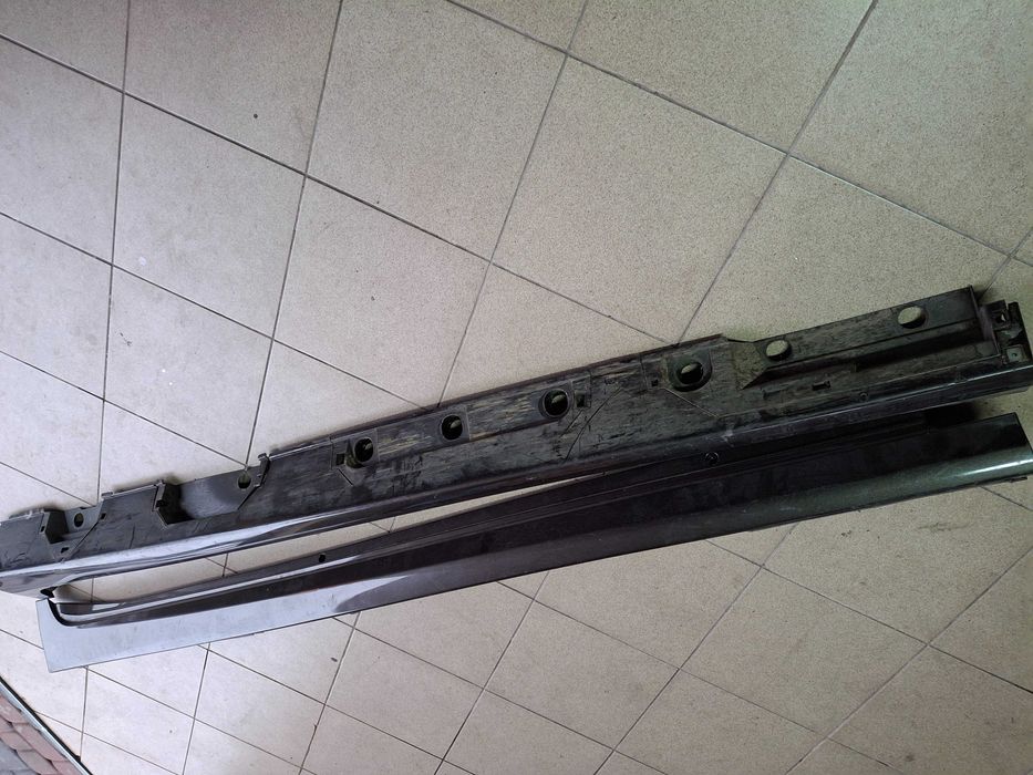 Toyota Camry  19 -  Listwy progowe L+R