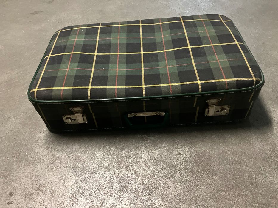 Mala vintage em tom de verde