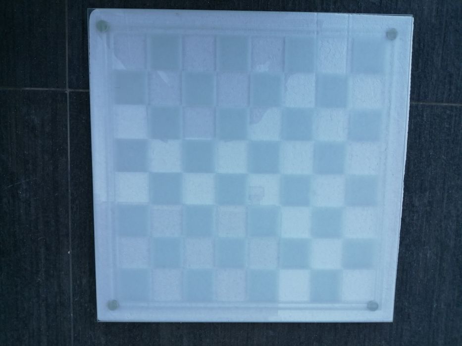 Jogo de damas e xadrez em vidro