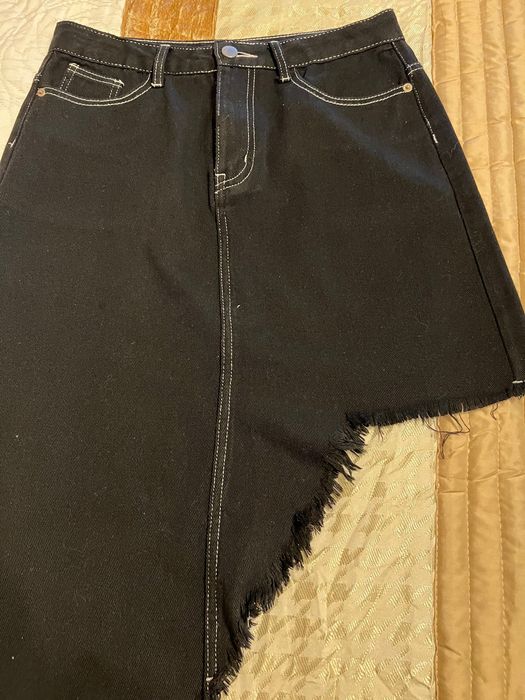 Mini saia de ganga sarjada, efeito calça de um lado