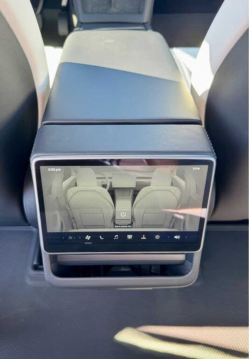 Tesla Model 3 Long Range      2025