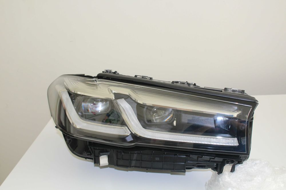 Farol Dianteiro Direito BMW Série 5 (G30 Berlina / G31 ) (2017–2023)
