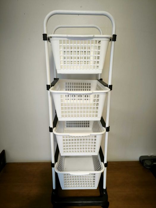 Carrinho com cestas que correm