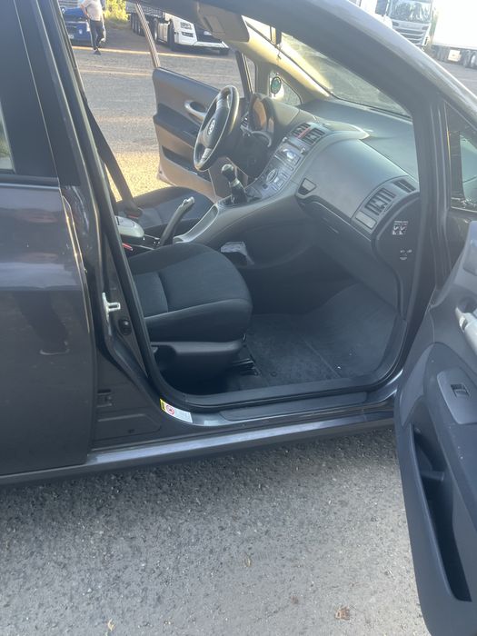 Тойота ауріс свіжопригнана