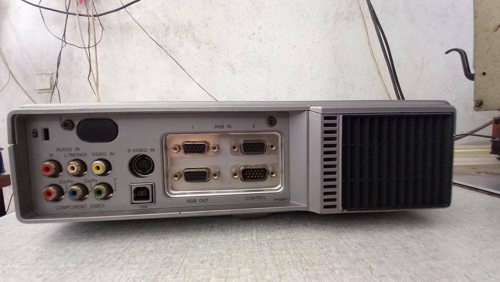 Two projectors in good condition64170785515521124