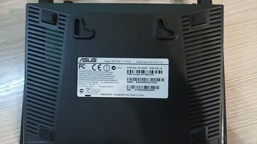 Роутер WI-FI  маршрутизатор   ASUS RT-N12 LX 300 Mbps