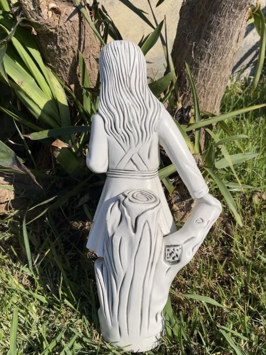 Estátua de Jardim - Menina a Ler / Estudante