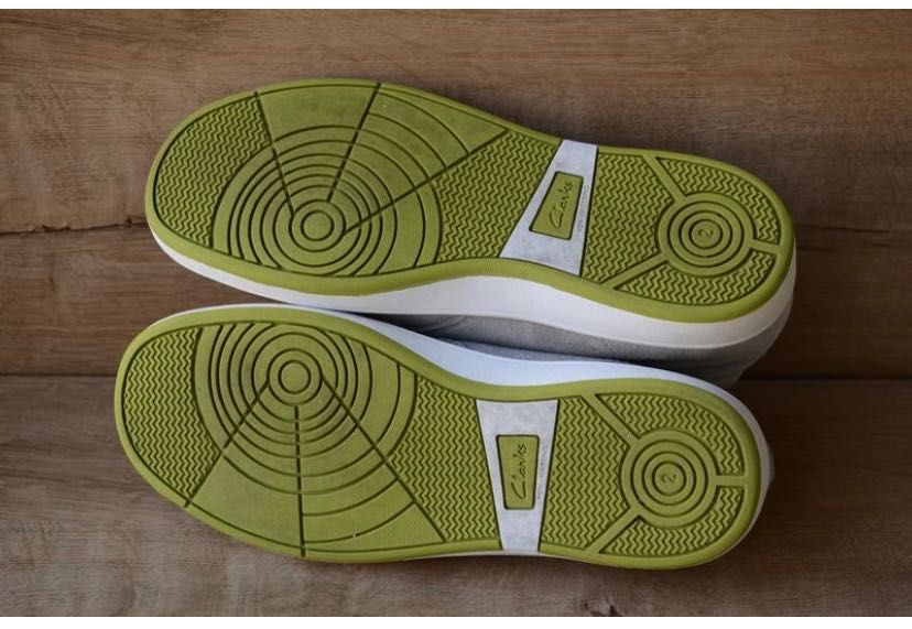 Сірі замшеві черевики