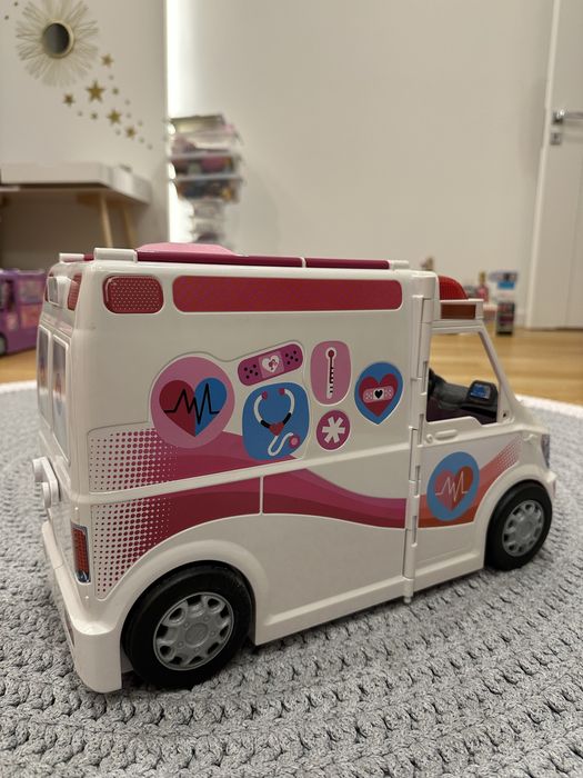 Barbie karetka zestaw z lalką FRM19